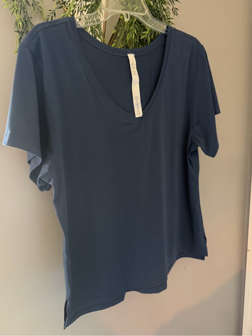lululemon athletica Women's V-Neck Short Sleeve Tee - Navy Blue